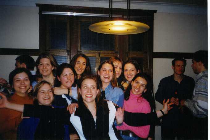 lara1.jpg (28547 bytes)