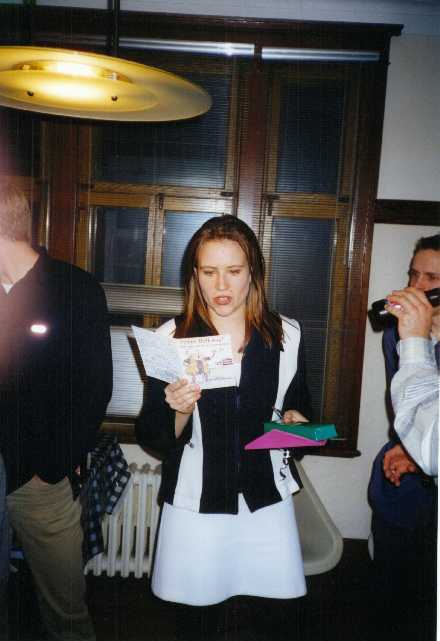 lara3.jpg (27531 bytes)
